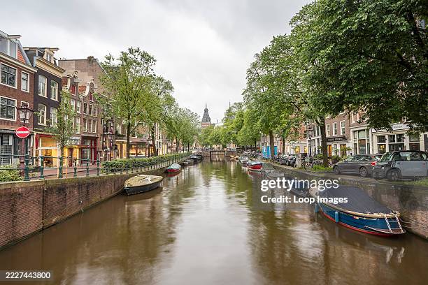 View along the Spiegelgracht canal.
