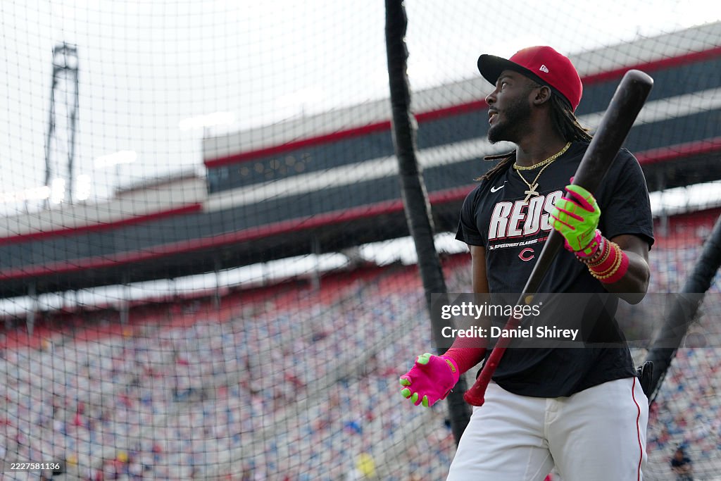 Cincinnati Reds Practice Elly De La Cruz of the Cincinnati Reds takes batting practice prior ...