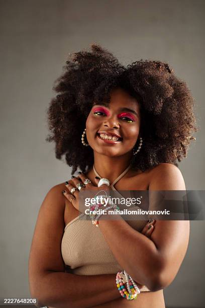 stylish gen z girl - alternative lifestyle stock pictures, royalty-free photos & images