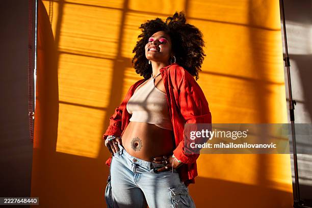 stylish gen z girl - photo shoot stock pictures, royalty-free photos & images