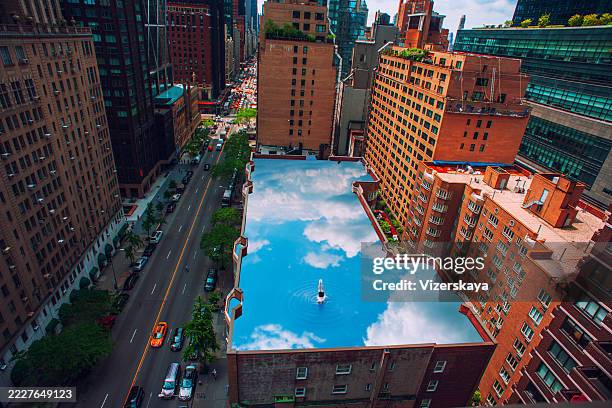 wunderschönes surreales magisches stadtbild in new york - surreal stock-fotos und bilder