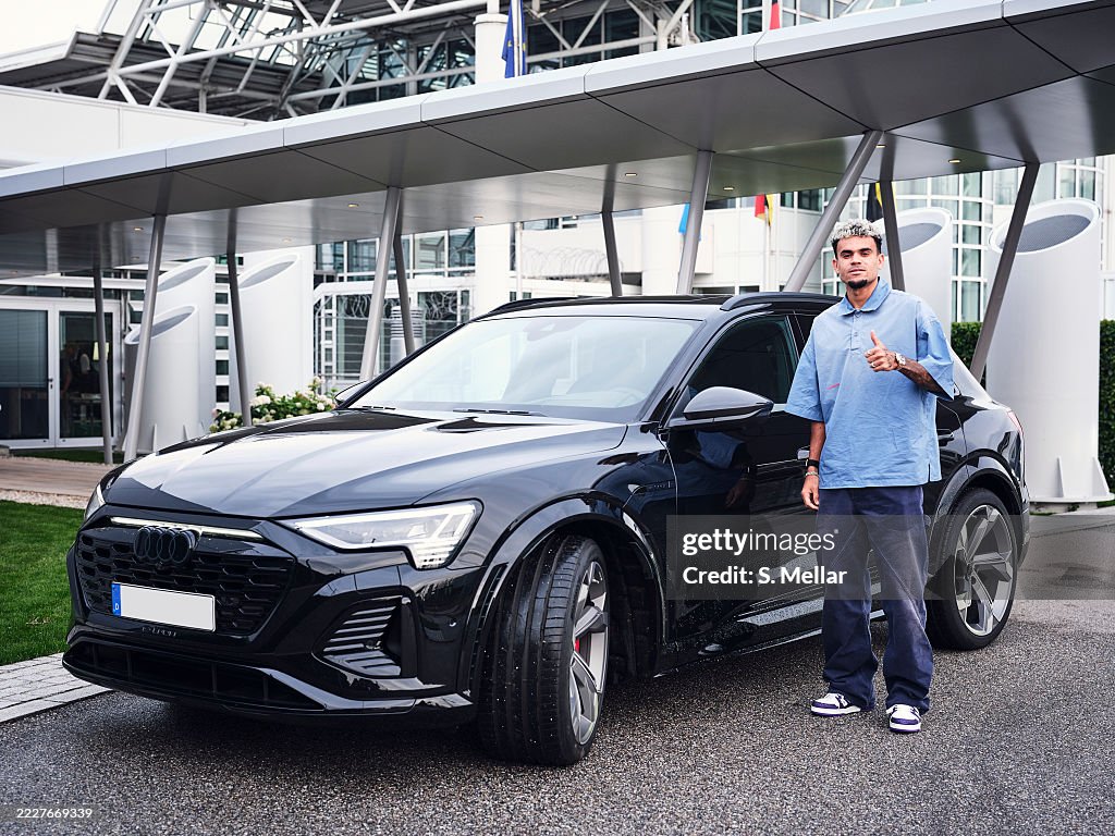 FC Bayern München Unveil New Signing Luis Diaz