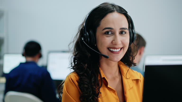 https://media.gettyimages.com/id/2227731445/video/portrait-of-latina-female-working-in-technical-support-role.jpg?b=1&s=640x640&k=20&c=pC85sKwOYi9g1L3TuMmmt6WH9fOxm3evL3vCp8EG_-E=