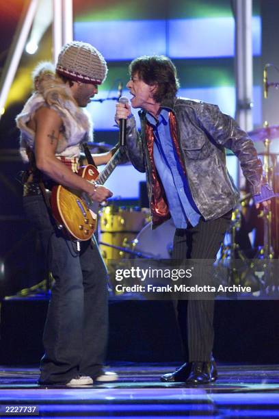 Lenny Kravitz and Mick Jagger performing on the My Vh1 Music Awards 2001 at the Shrine Auditorium in Los Angeles, Ca., Sunday, December 2, 2001....