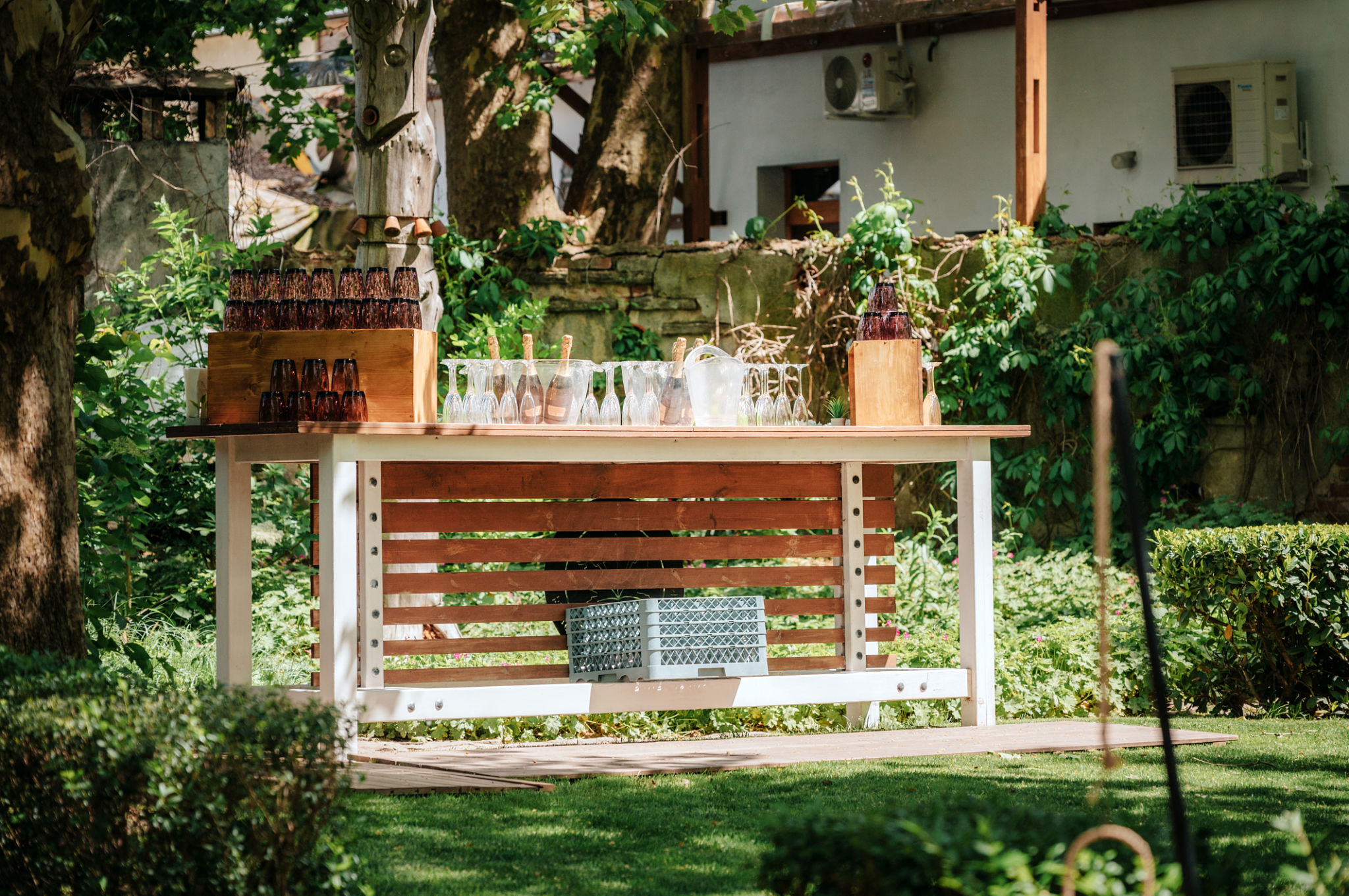 outdoor wedding bar