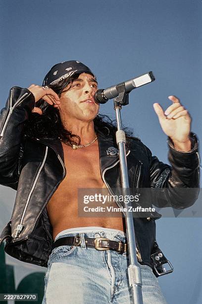 Ecuadorian Rapper 18,641 Verbal Rapper Photos & High Res Pictures - Getty Images