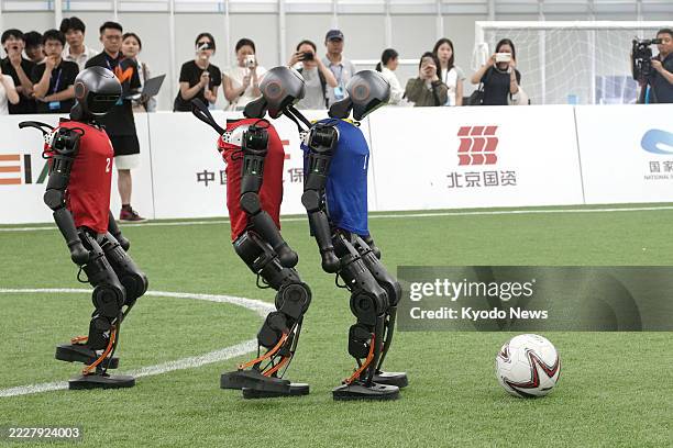 Robots In Football 47 Humanoid Robots Stock Photos, High-Res Pictures, and Images - Getty ...