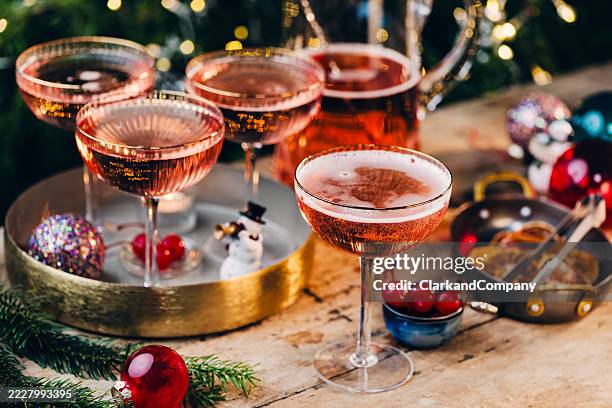 christmas cup - cocktail tropical imagens e fotografias de stock