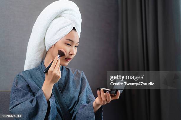 asian beauty content creator recording a video about applying eye mascara for her online channel at home - tutorial stock pictures, royalty-free photos & images