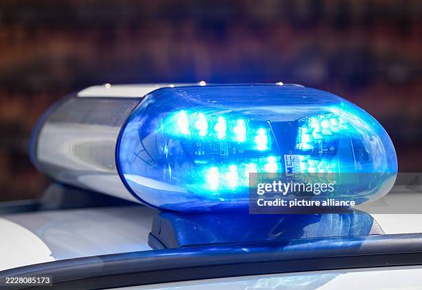 August 2025, Berlin: A flashing blue light on a police vehicle lights up during an inspection by the customs financial control unit for illegal...