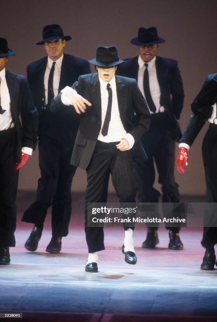 1995 Video Michael Jackson performing onstage at the 1995 Video Music Awards in ...
