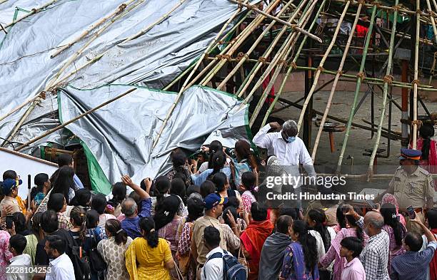 Protestors including many members of Jain community protest against the BMC's closure of the popular pigeon feeding site at Dadar on August 6, 2025...