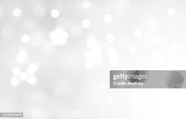 silber grau weiß gefärbt defokussiert bokeh lichter glitzernd party glänzend weihnachten neujahr party festliche feier horizontal beleuchtet verschwommen leuchtend vektor hintergrund, poster, banner, hintergrund mit kopierraum - silver-glitter-white-background stock-grafiken, -clipart, -cartoons und -symbole