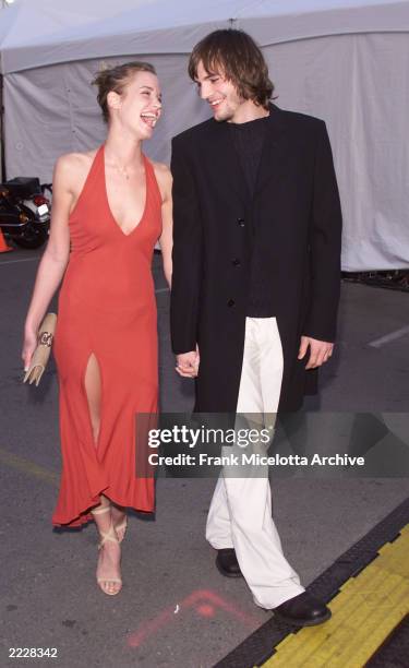 Ashton Kutcher and Ashley Scott arrive at the 29th Annual American Music Awards at the Shrine Auditorium in Los Angeles Wednesdsay, January 9, 2002....