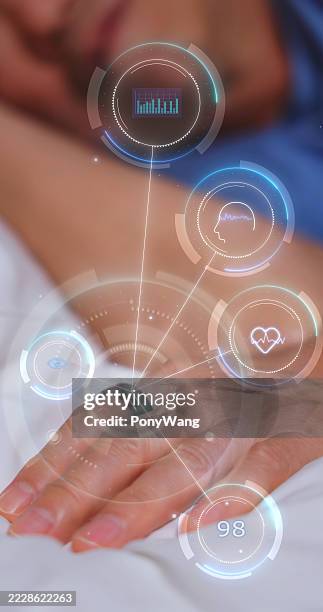 smart ring sleeping tracking - wearable computer stock pictures, royalty-free photos & images