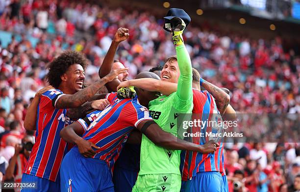 Dean Henderson of Crystal Palace celebrates with teammates winning the penalty shootout during the 2025 FA Community Shield match between Crystal...