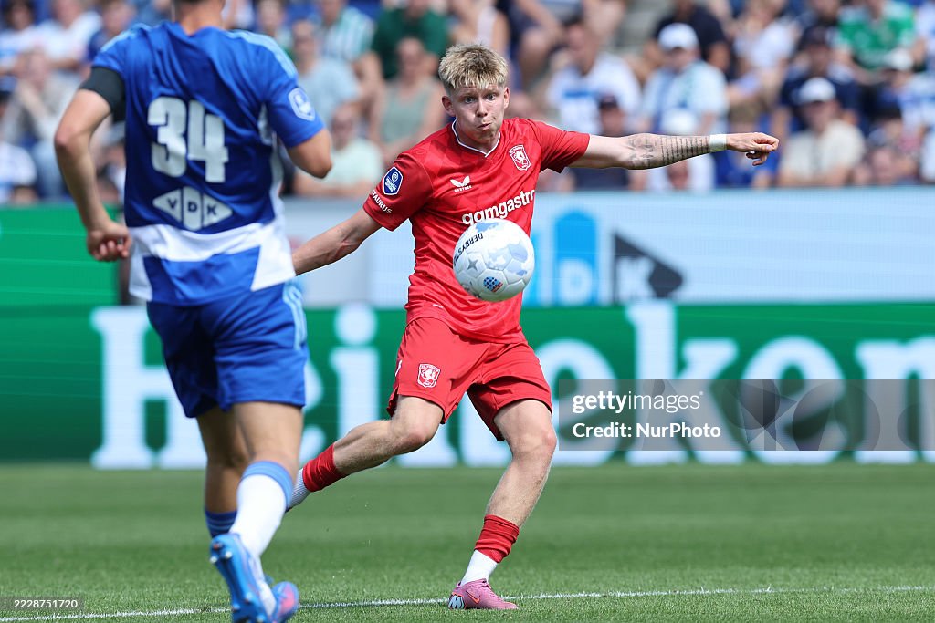 Kristian Hlynsson of FC Twente plays during the match between PEC... News Photo - Getty Images Kristian Hlynsson of FC Twente plays during the match between PEC... News Photo - Getty Images