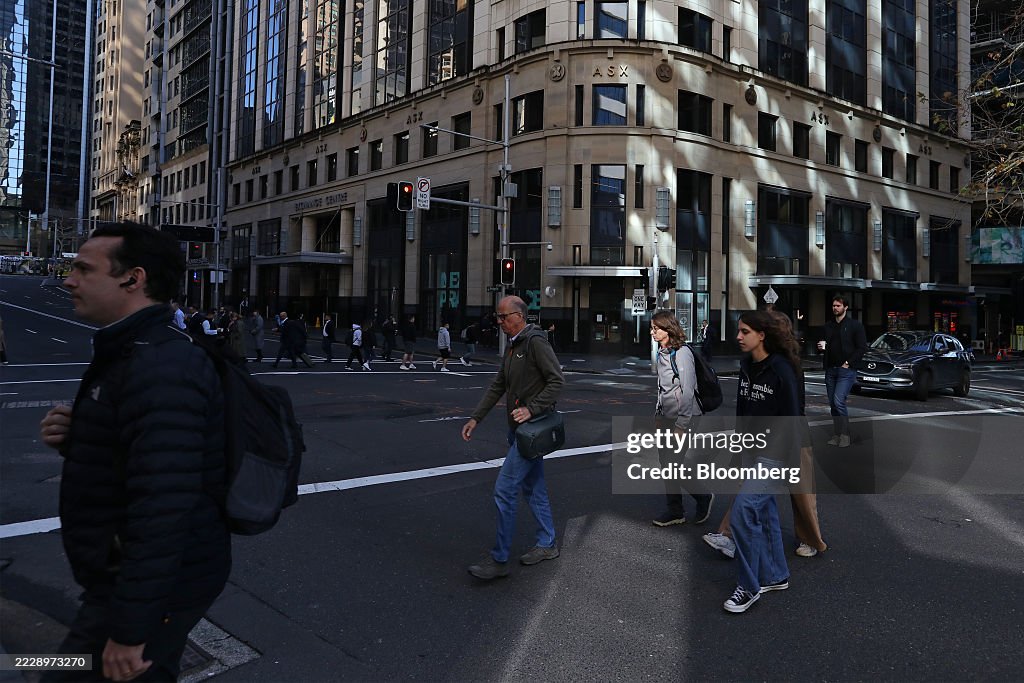 Australian Stocks Extend Gains After RBA Cuts Rates as Expected