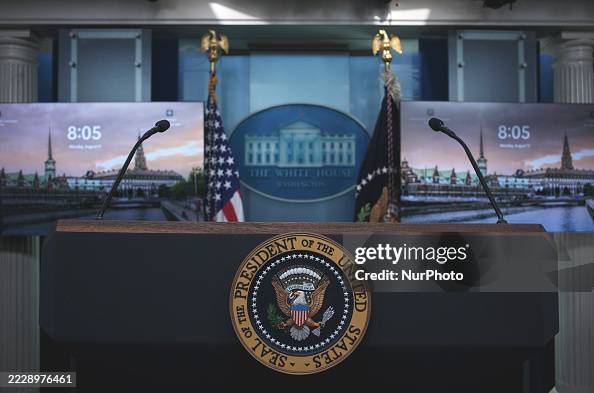 Donald Trump Press Conference The US Presidential seal on the podium in James Brady Press Briefing ...