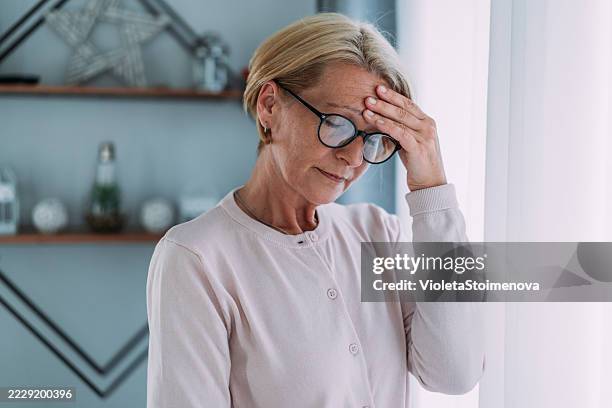 woman suffering with a migraine. - head in hands stock pictures, royalty-free photos & images