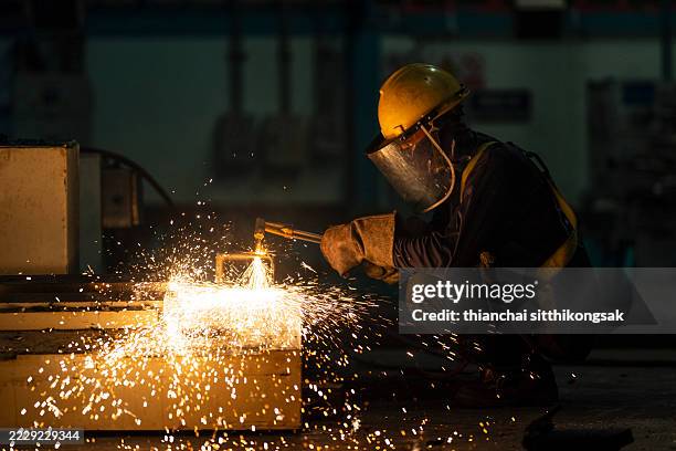 welder welding steel in workshop. - fabbro ferraio foto e immagini stock