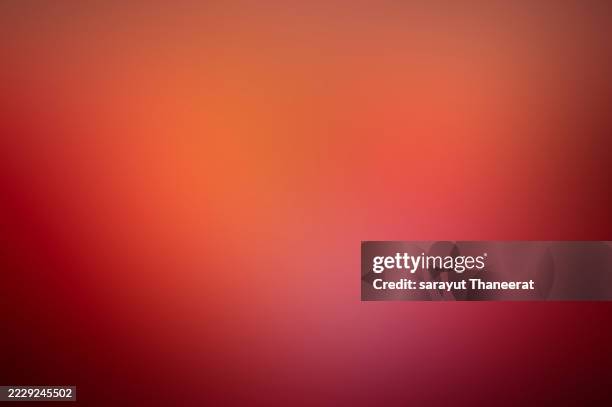 abstract blurred background, red, orange, pink, purple. vibrant red and purple gradient blurred background - focagem no primeiro plano imagens e fotografias de stock