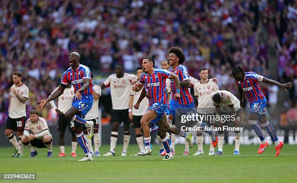 Jean-Philippe Mateta, Daniel Munoz, Chris Richards and Eberechi Eze of Crystal Palace celebrate winning the penalty shootout during the 2025 FA...