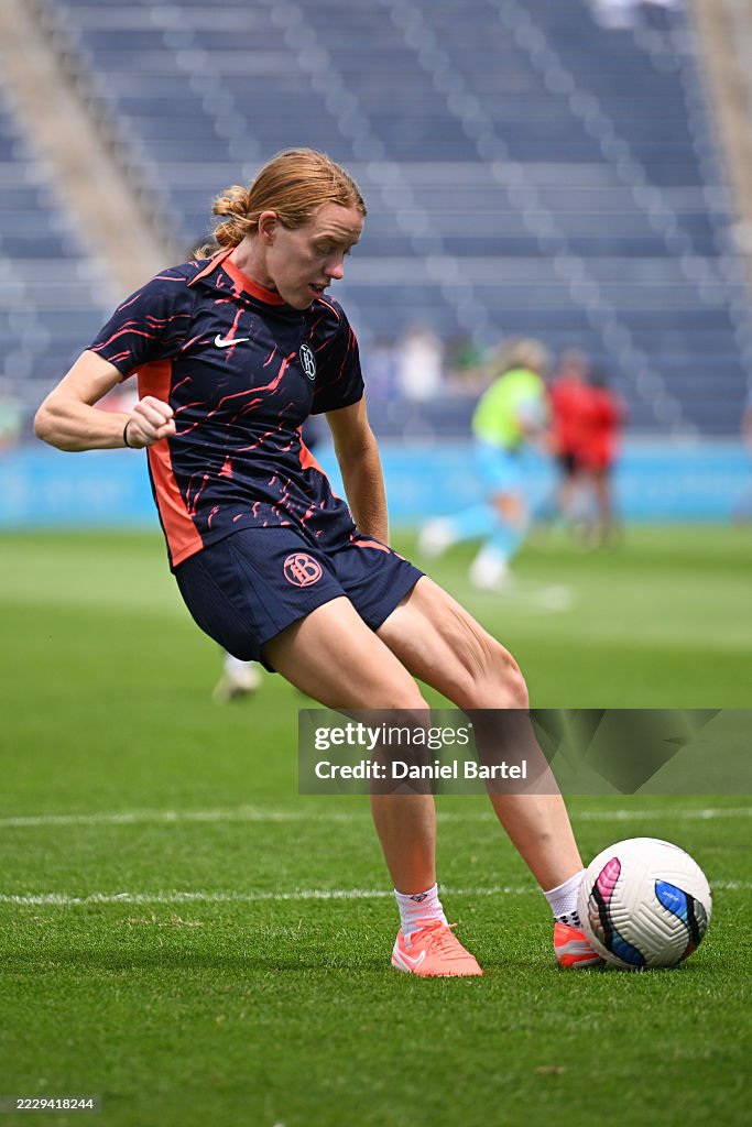 Boade Tess Boade of Bay FC warms up prior to the NWSL match between Chicago ...