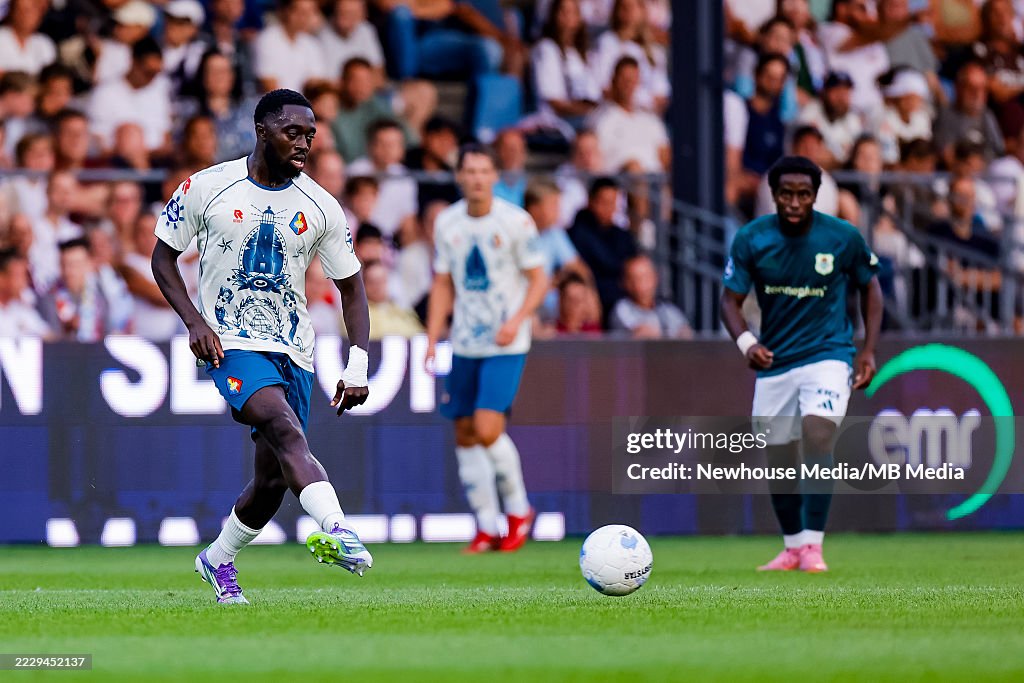 Tyrone Owusu of SC Telstar passes the ball during the Eredivisie... News Photo - Getty Images Tyrone Owusu of SC Telstar passes the ball during the Eredivisie... News Photo - Getty Images