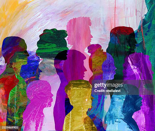illustrazioni stock, clip art, cartoni animati e icone di tendenza di gruppo di donne diverse nella visualizzazione del profilo - potere femminile