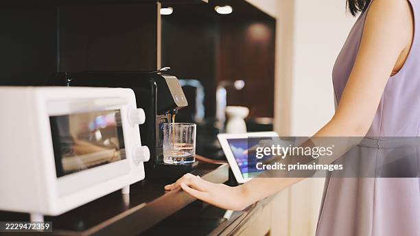 ai-integrated smart kitchen control using tablet with internet of things connectivity and machine learning automation - smart kitchen stock pictures, royalty-free photos & images
