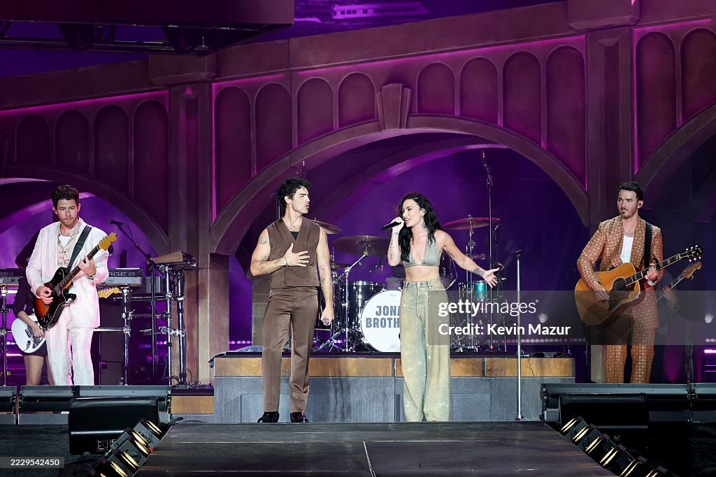 Jonas Brothers: JONAS20 Greetings From Your Hometown Tour Kick Off - New Jersey