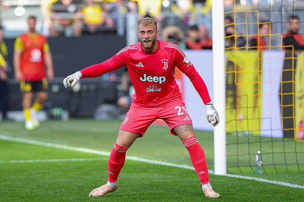 Goalkeeper Michele Di Gregorio of Juventus FC gestures during the pre-season friendly match between Borussia Dortmund and Juventus FC at Signal Iduna...