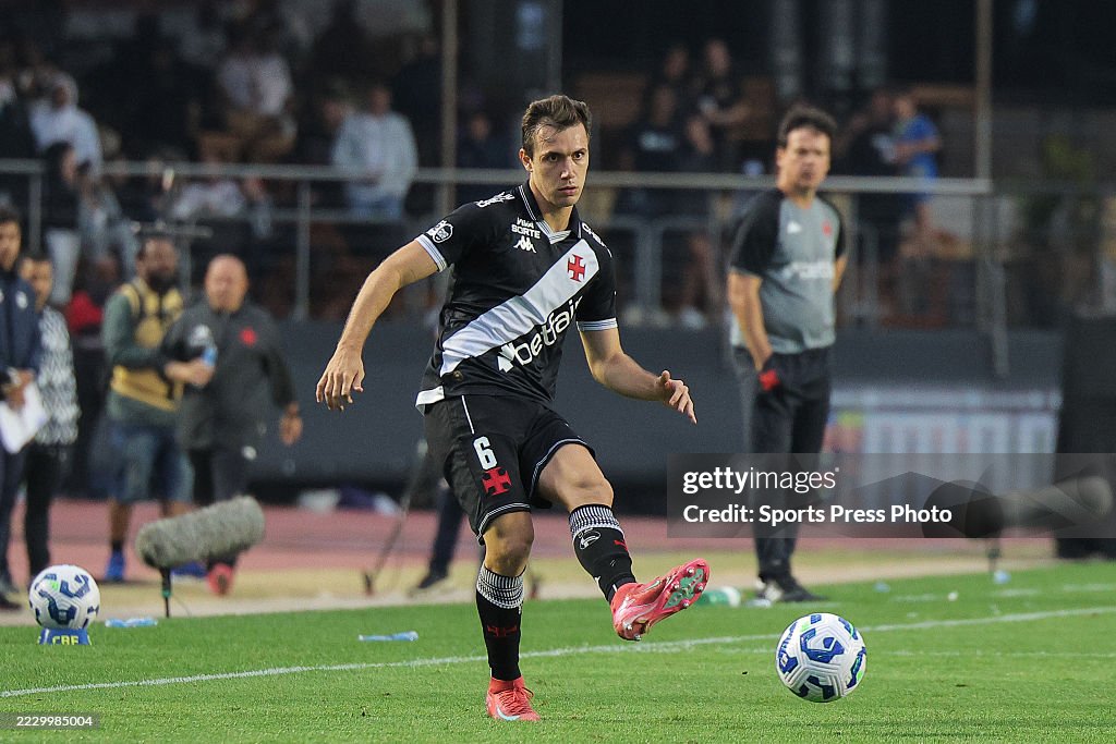 Santos v Vasco Da Gama - Brasileirao 2025