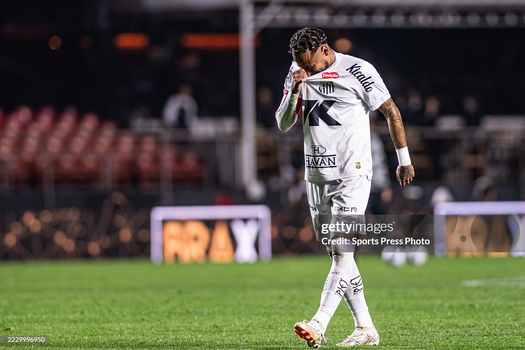 Neymar suffers new injury and will miss Santos match