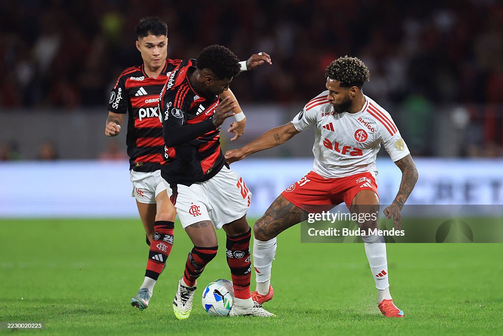 Flamengo v Internacional - Copa CONMEBOL Libertadores 2025