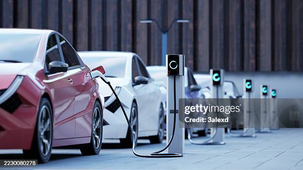 elektroauto aufladen - elektromobilität stock-fotos und bilder
