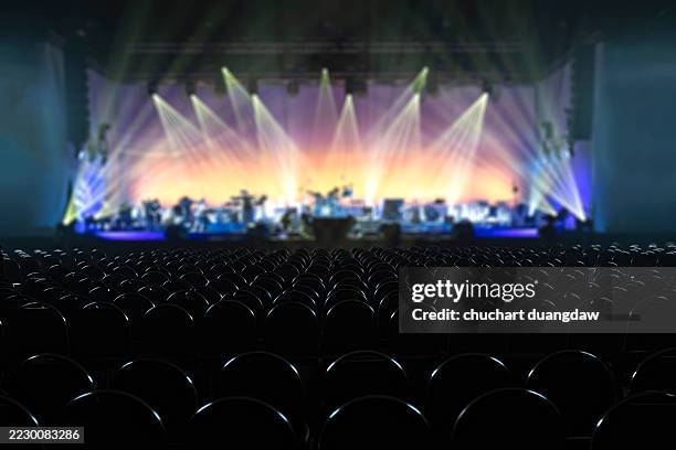 defocused illuminated lights at stage - concert hall stock pictures, royalty-free photos & images