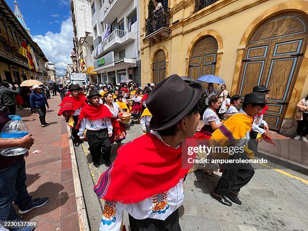 ecuadorian dancers celebrating a traditional festival in cuenca - latijns amerikaanse dansen stockfoto's en -beelden