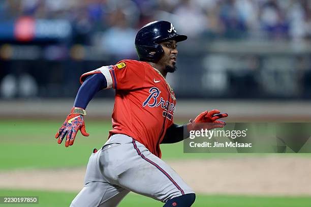 Ozzie Albies of the Atlanta Braves runs out his eighth inning RBI double against the New York Mets at Citi Field on August 14, 2025 in New York City.