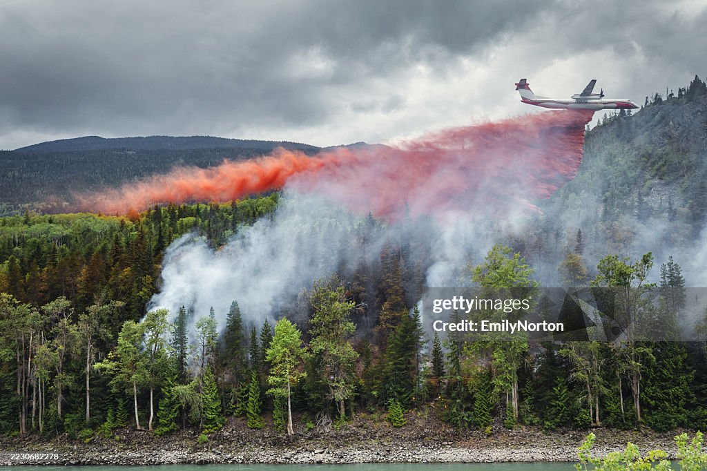 Flugzeugfeuerwehr im Norden von British Columbia