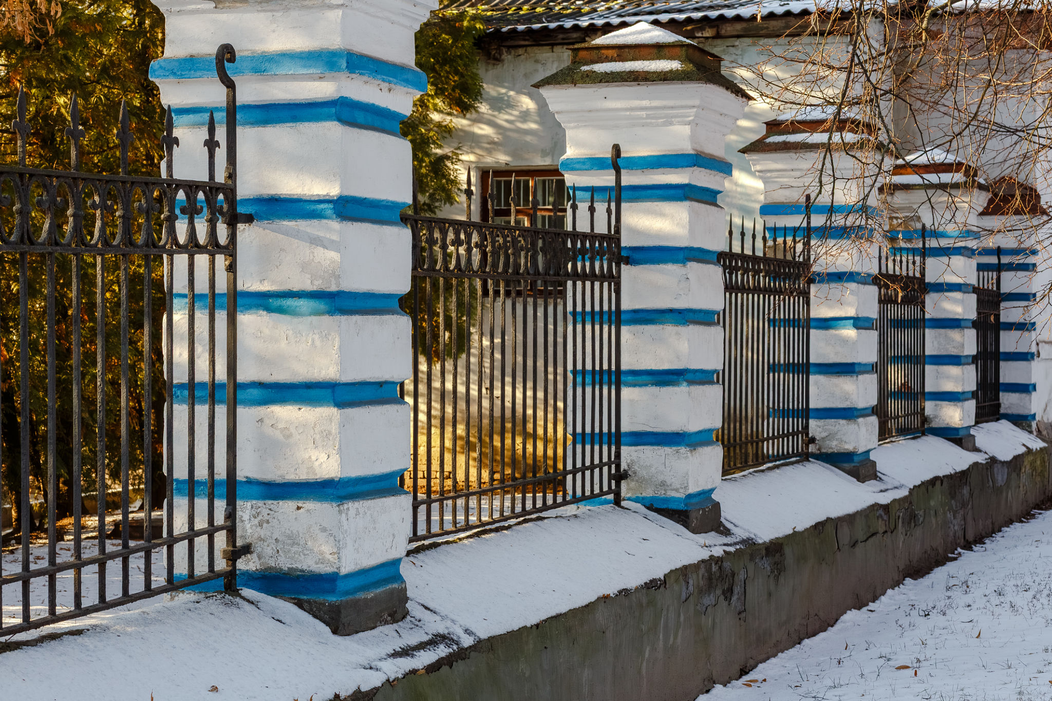 winter home fence