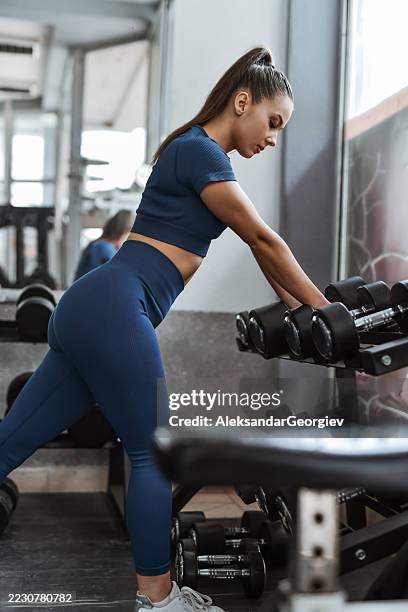 Female Racking Weights 829 Dumbbell Rack Stock Photos, High-Res Pictures, and Images - Getty ...