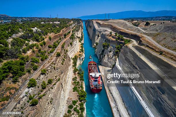 greece, corinth, the corinth canal - enge stock-fotos und bilder