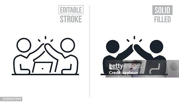 ilustraciones, imágenes clip art, dibujos animados e iconos de stock de dos personas de negocios en una computadora portátil chocando los cinco: trazo editable e iconos sólidos - compañero de trabajo