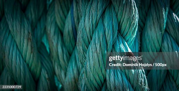 close-up of intertwined blue ropes - flexibiliteit stockfoto's en -beelden