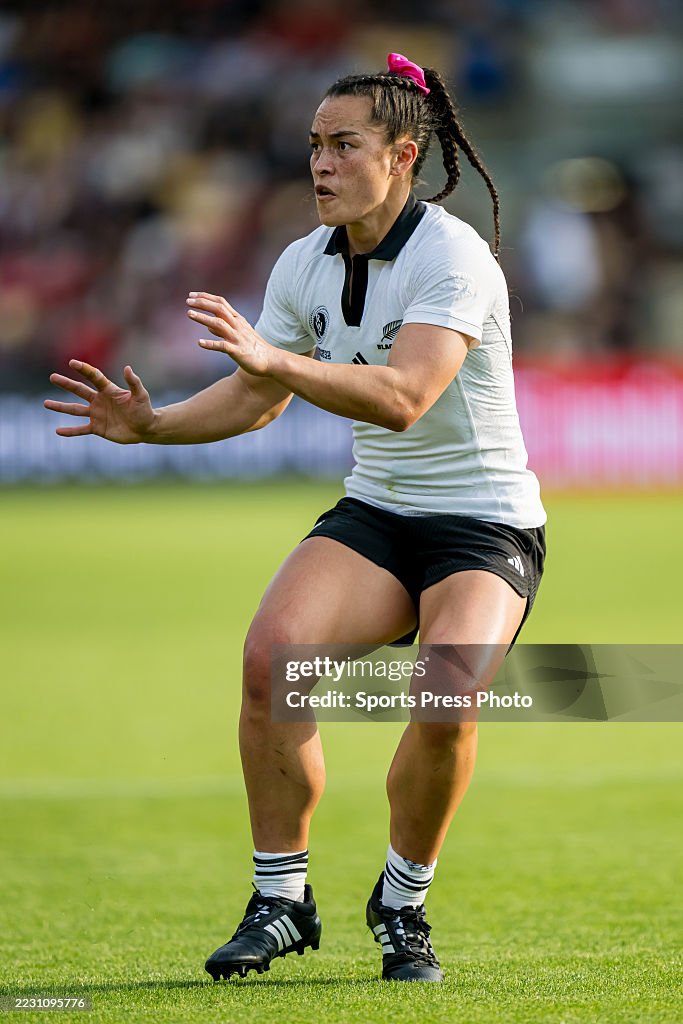 Theresa Setefano of New Zealand prepares to receive the ballduring ...