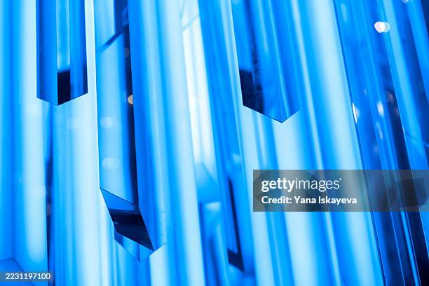 abstract blue crystal background - nanomedizin stock-fotos und bilder