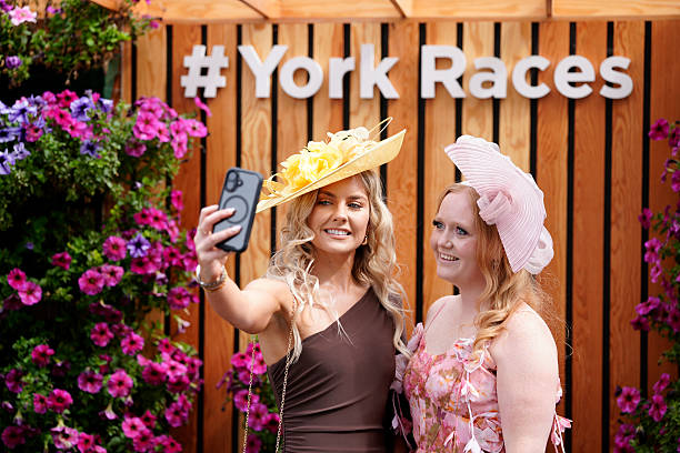 York Races Banner News, Sports, Entertainment Photos, Celebrity Photos - Getty Images