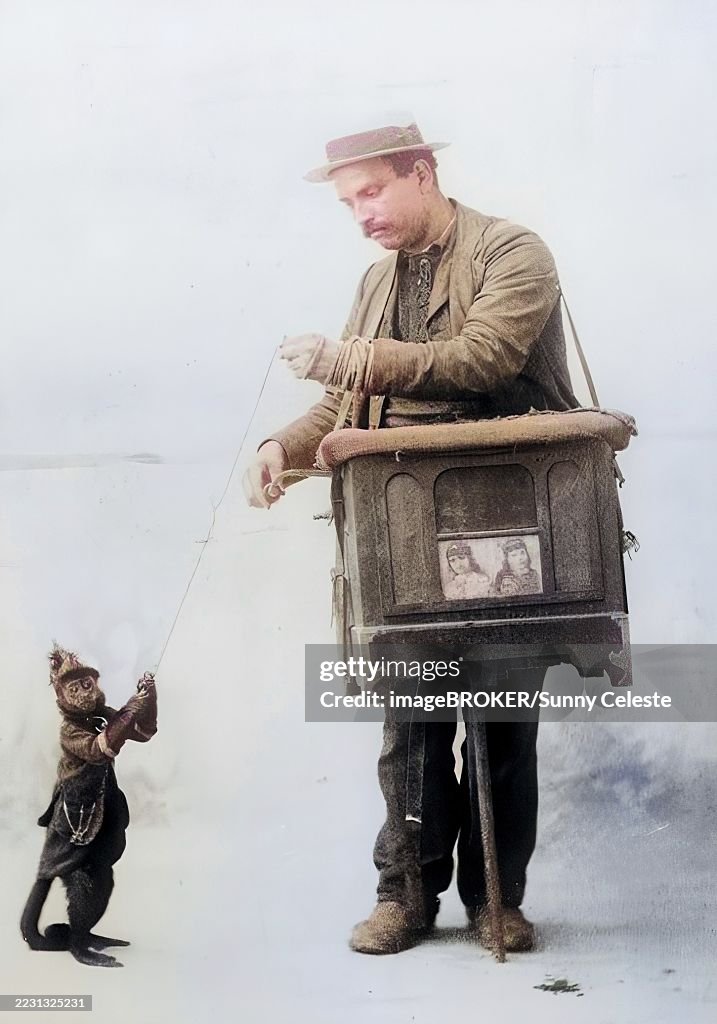 Organ grinder. Organ grinder, with a small monkey, around 1900, Historic, digitally restored reproduction from a 19th century original, Record date not stated
